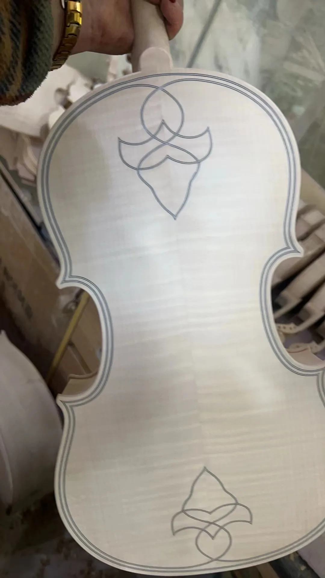 Master 15.5-inch viola flame maple back spruce top hand carved exquisite pattern, white embryo in stock with bow and piano box.