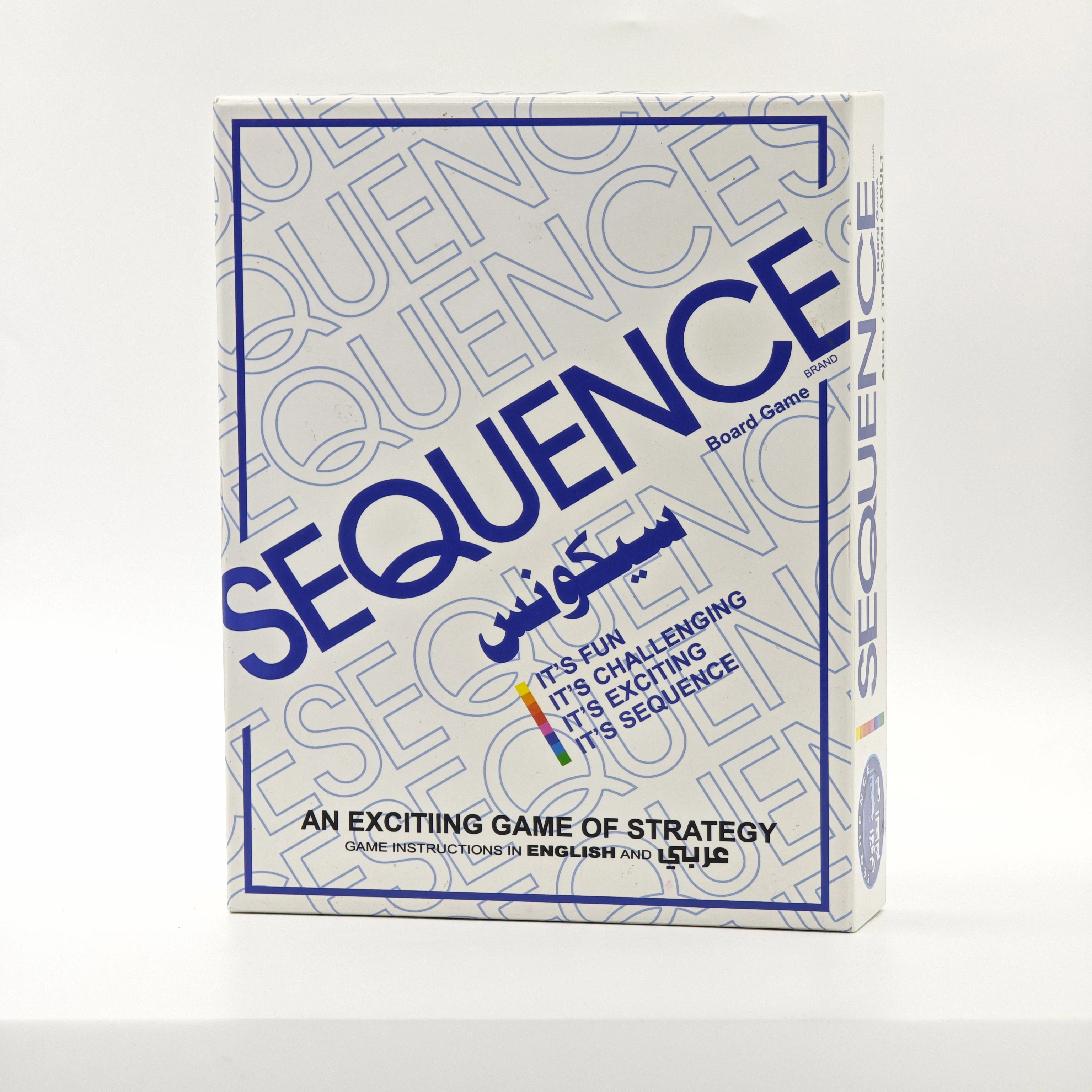 SEQUENCE عبارة عن لعبة بطاقات متطابقة مع قطع ملونة زاهية وحصيرة ألعاب، مع تصميم لعبة كلاسيكي. 2