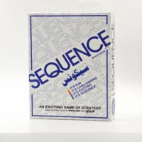 SEQUENCE عبارة عن لعبة بطاقات متطابقة مع قطع ملونة زاهية وحصيرة ألعاب، مع تصميم لعبة كلاسيكي. 2