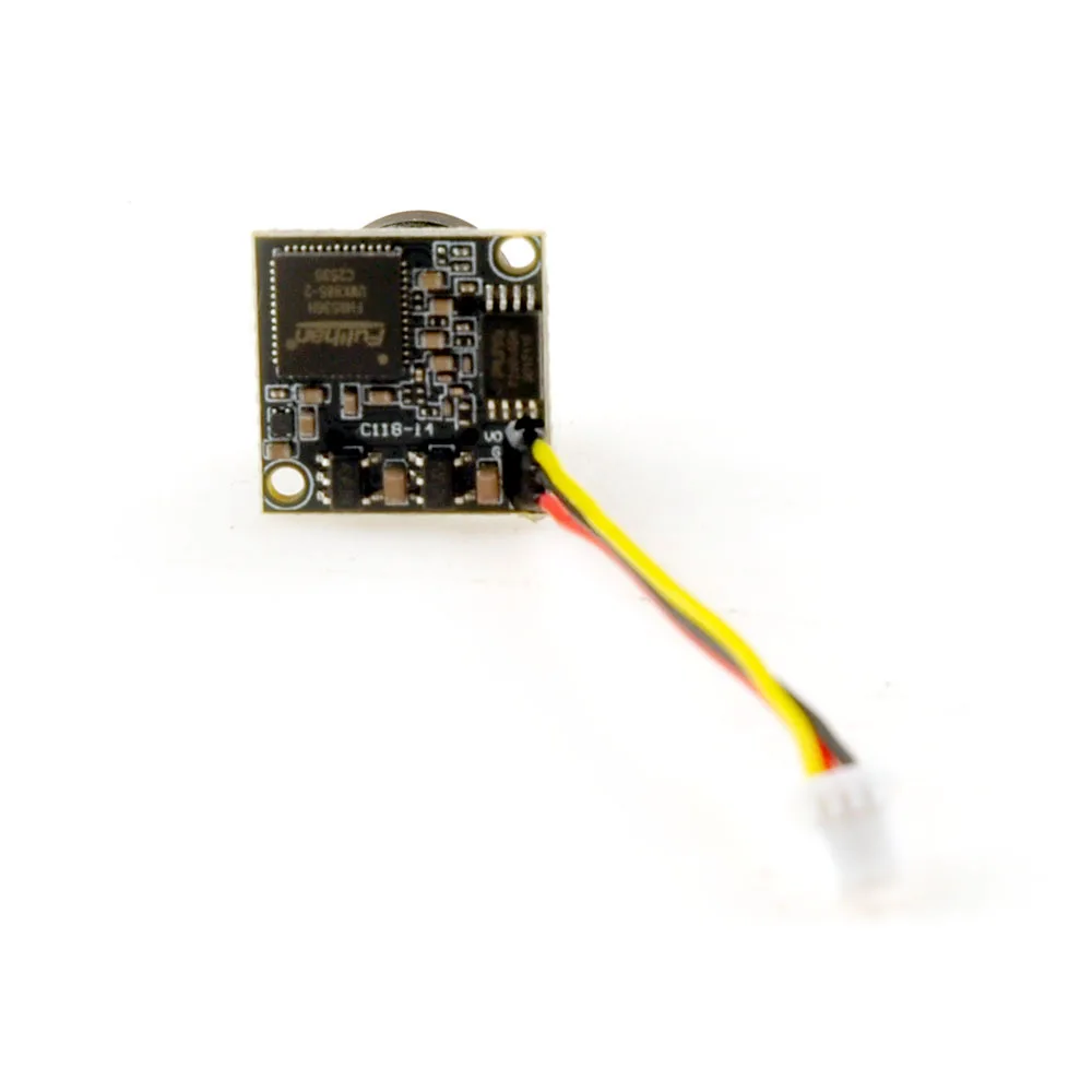 Gros plan sur le châssis et les hélices du Drone FPV Micro Nano7 0.8mm 4IN1 Full Set – Kit Complet pour Pilotes