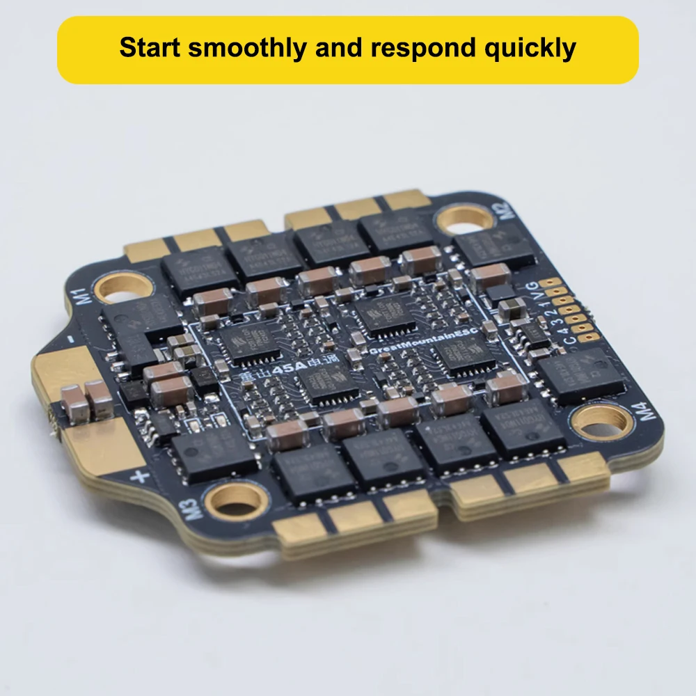 Détail des composants du GreatMountain 45A ESC 32 bits 4 en 1 FPV, puces et condensateurs.