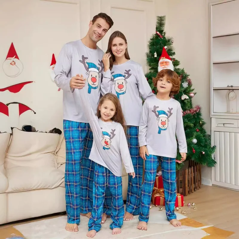 thumbnail image 2 of Conjunto familiar de pijamas navideños con estampado de cervatillo azul, conjuntos a juego para padres e hijos, blusas y pantalones a cuadros, traje de 2 piezas, pijamas de aspecto familiar navideño, 2 of 5