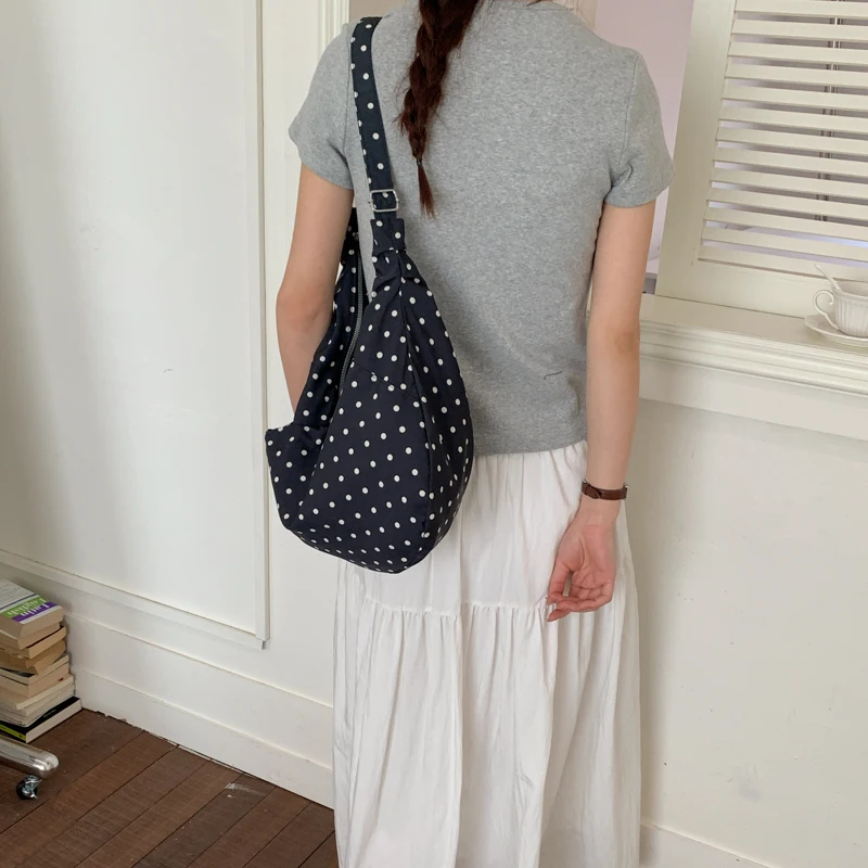 Borsa a tracolla da donna a pois, morbida e leggera in nylon, con tracolla regolabile, casual, di grande capacità - immagine 3