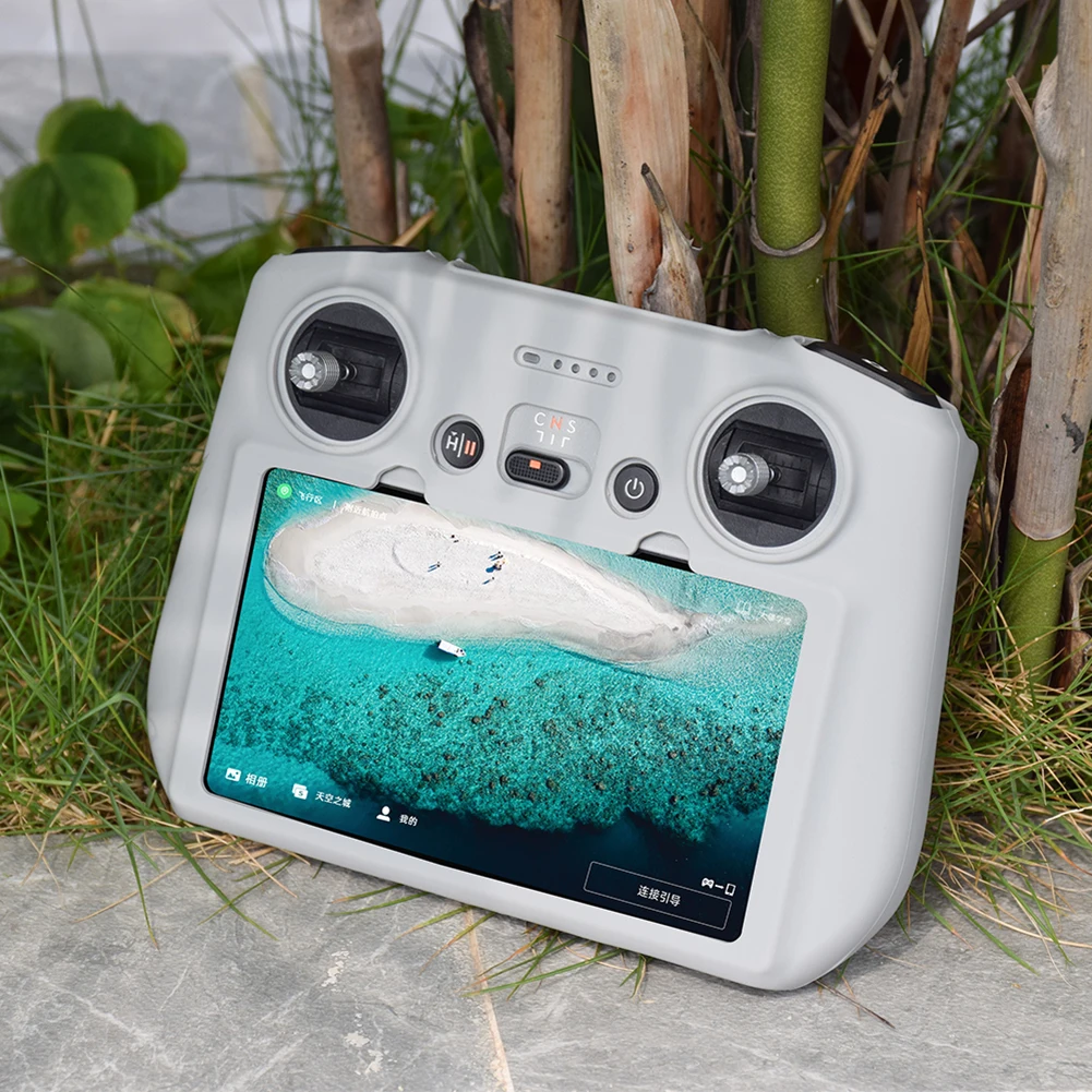 Vue de face de la coque silicone pour télécommande Mini 3 Pro RC, avec accès aux boutons.
