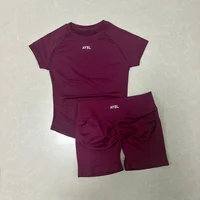 Ensemble de sport 2 pièces pour femme : T-shirt sculptant à manches courtes sans couture et short de sport pour le yoga, le fitness, l'entraînement et la course 2