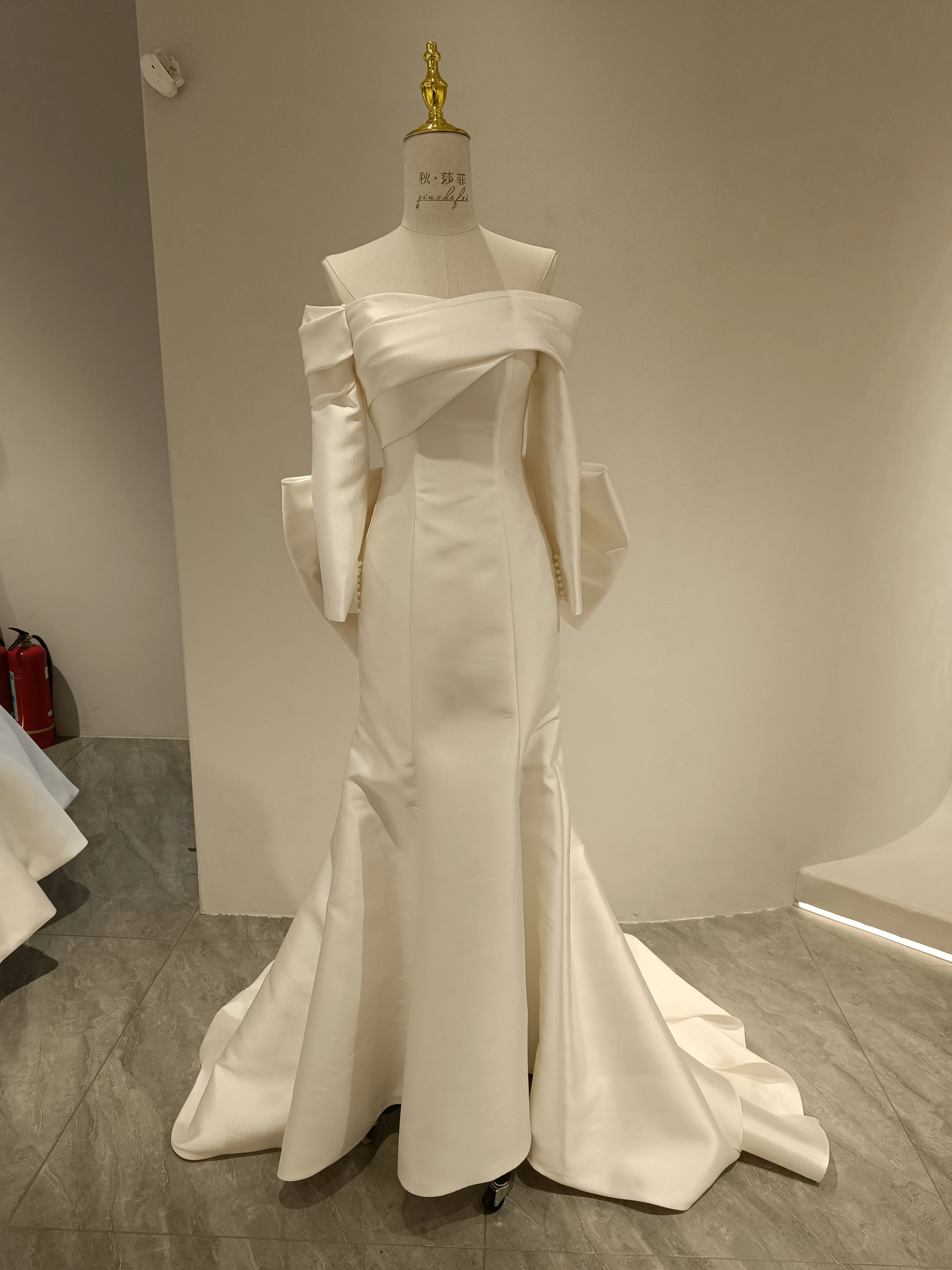 Mermaid Mikado Multilayer-Folding-Design Long-Sleeve Bow-Back Wedding Dress