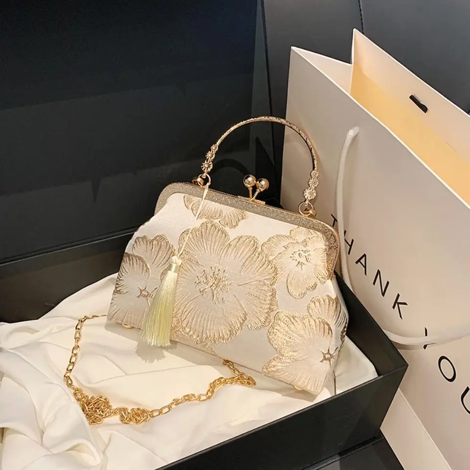 Nuova borsa in stile cinese Borsa a tracolla con nappa alla moda Borsa da ricamo di grande capacà Borsa da polso Pochette Hanfu  1524