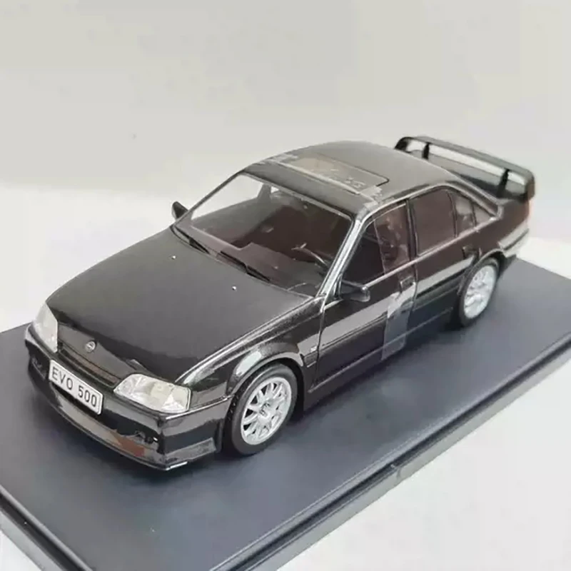 

Литая в масштабе 1:24 модель автомобиля OPEL Omega 500 из сплава, коллекционные украшения