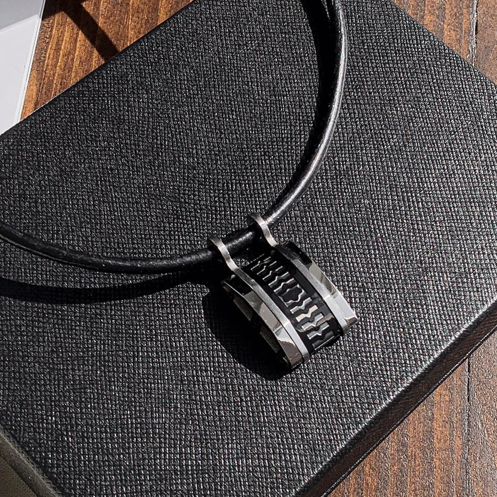 

MB Classic Male And Female Couples Necklace Luxury 316 Stainless Steel Rubber Square Pendant Cowhide Round Rope With Box Set