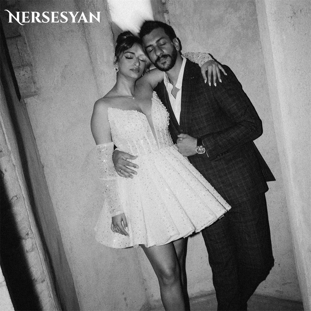

Nersesyan Glitter Lace Wedding Dresses V-Neck Off Shoulder Pearls Sparkly A-Line Mini Bridal Gowns Backless Sequins Bride Dress