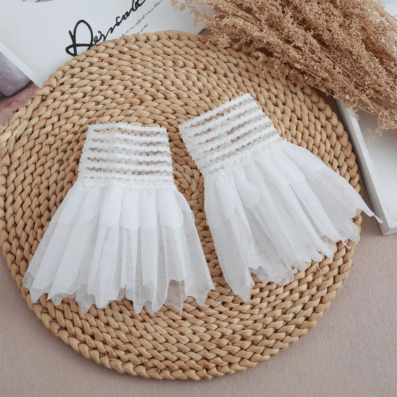 

Women Lace Floral Mesh Horn Cuffs Ruffled Detachable Fake Sleeves Shirt Sweater Fake Sleeves Wrist Warmer Accessories
