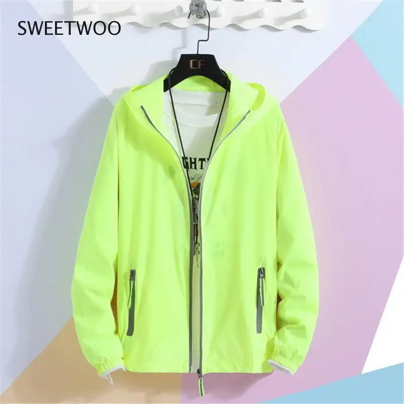 Рисунок 5 - Женское тонкое пальто с капюшоном