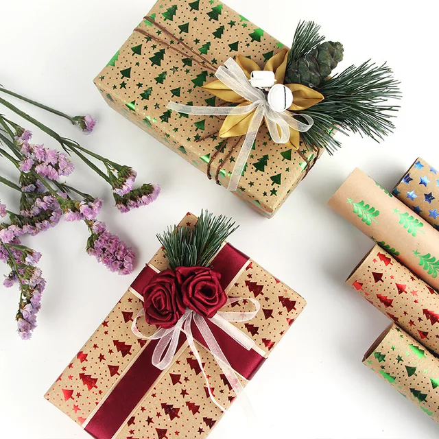 화려한 크리스마스 분위기를 연출하는 골드 크리스마스 크래프트 포장지
