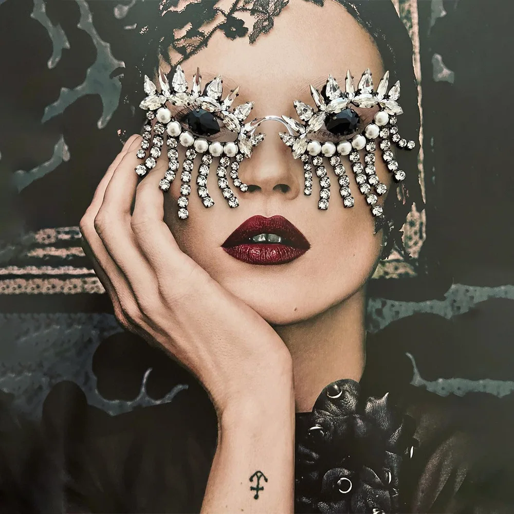 

2024 New Funny Crystal Tassel Eyeglass Frame Fashion Women's Line up No Lens Accessories Glasses Trend Line up Devil's Eye