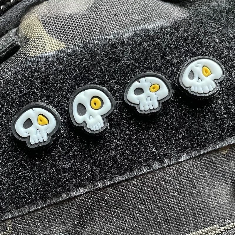 

Mini PVC Skull Morale Badge Luminous Skull Head Tactical Patches for Backpack Hook and Loop Hats Decorative Sticker