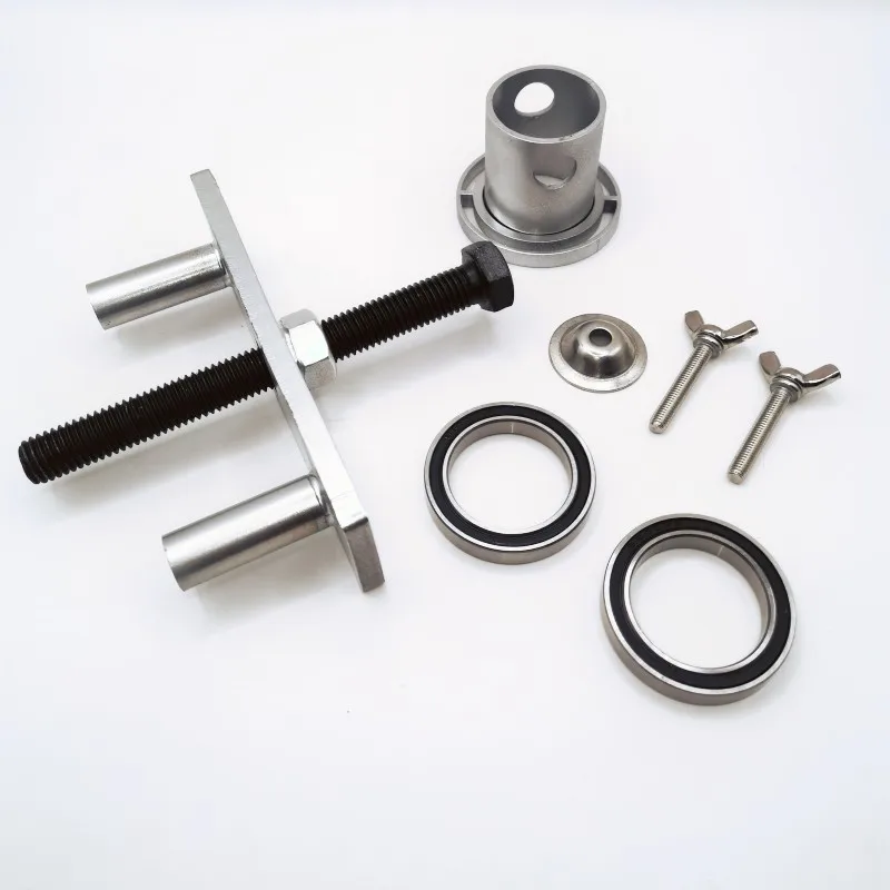 Pièces du kit d'extraction de roulements pour drone DJI Agras T25, disposées sur un plan de travail.