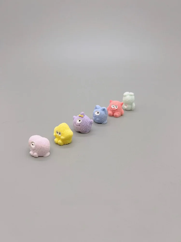 귀여운 작은 괴물 하트 모양의 데스크탑 장식 스트레스 해소 지루함 해소 비즈 사무실 책상 장식품 힐링 선물