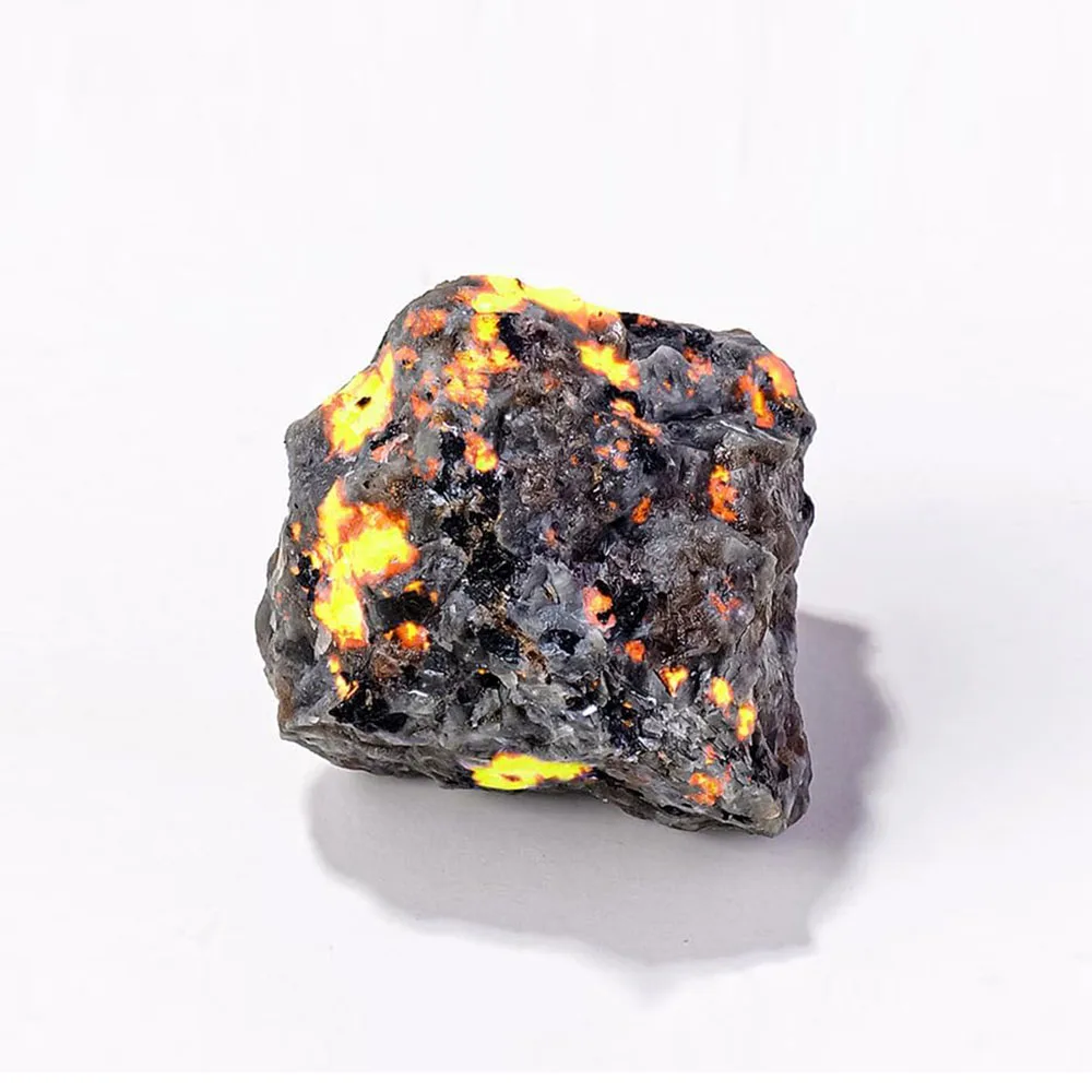 1PC Rough Yooperlite UV Fluorescent Emberlite Glowing Fire Rocks Chunks Stone Flamestone Decor