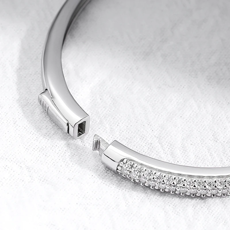 エッセンス シルバー(P) モイサナイト フルパベ スリム バングル Smyoue 1.5 ミリメートル 2.3CT すべてモアッサナイトバングル