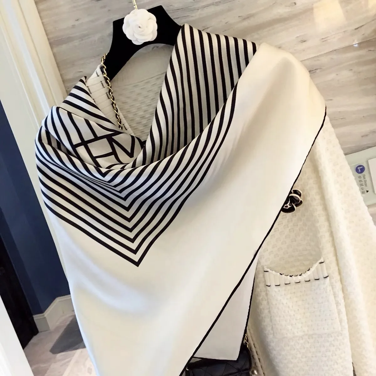 جديد 90*90 سنتيمتر وشاح حريري وشاح أغطية الرأس للمرأة موضة أربعة مواسم إكسسوارات الشعر الحجاب Foulard باندانا شال الحجاب