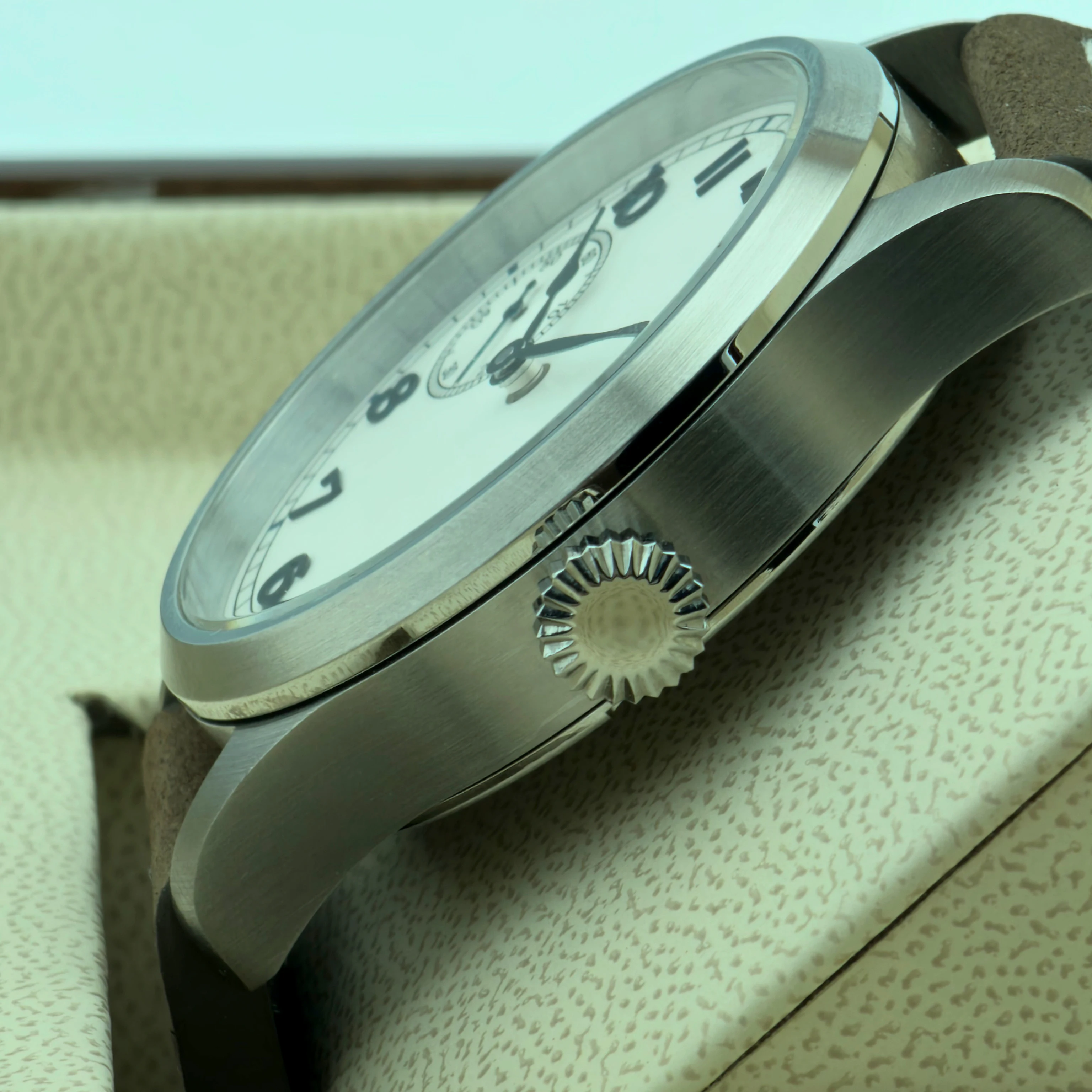 2025 New Corgeut Men's 42mm Luxury Fashion Watch Sapphire