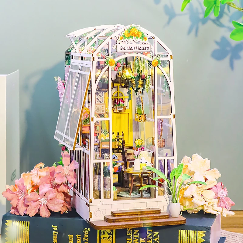 รูปสินค้า DIY บ้านสวนหนังสือ 3D พร้อมไฟ LED