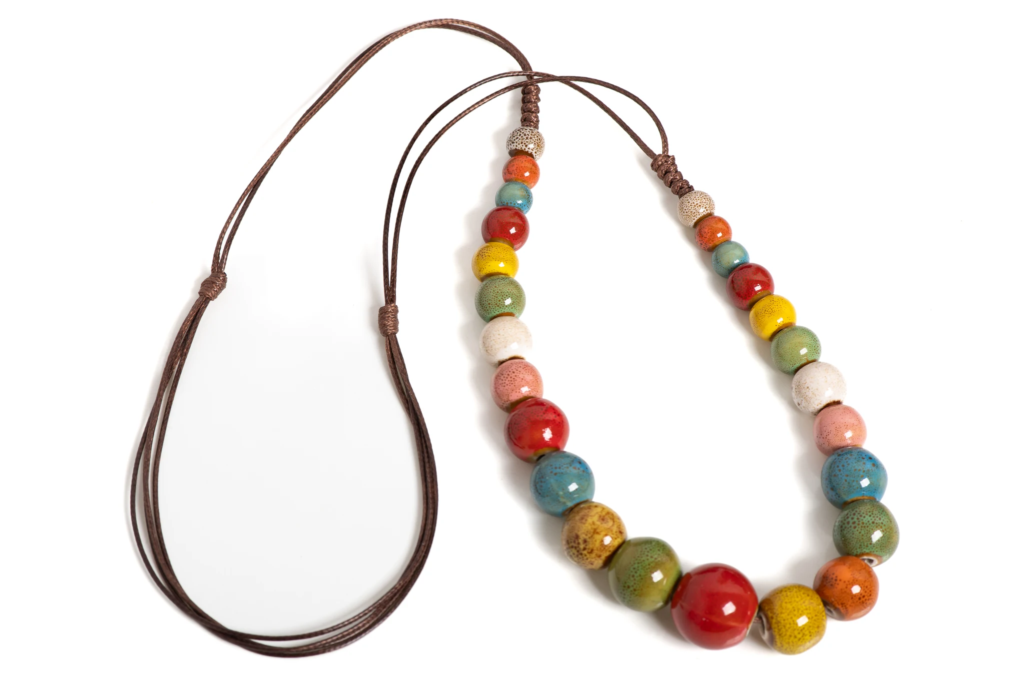 Mehrfarbige handgefertigte Keramik-Halskette, verstellbar 40–80 cm, böhmischer Perlenschmuck mit 18 mm Perlen für Schichten und Festivals 1128 – Detail 3