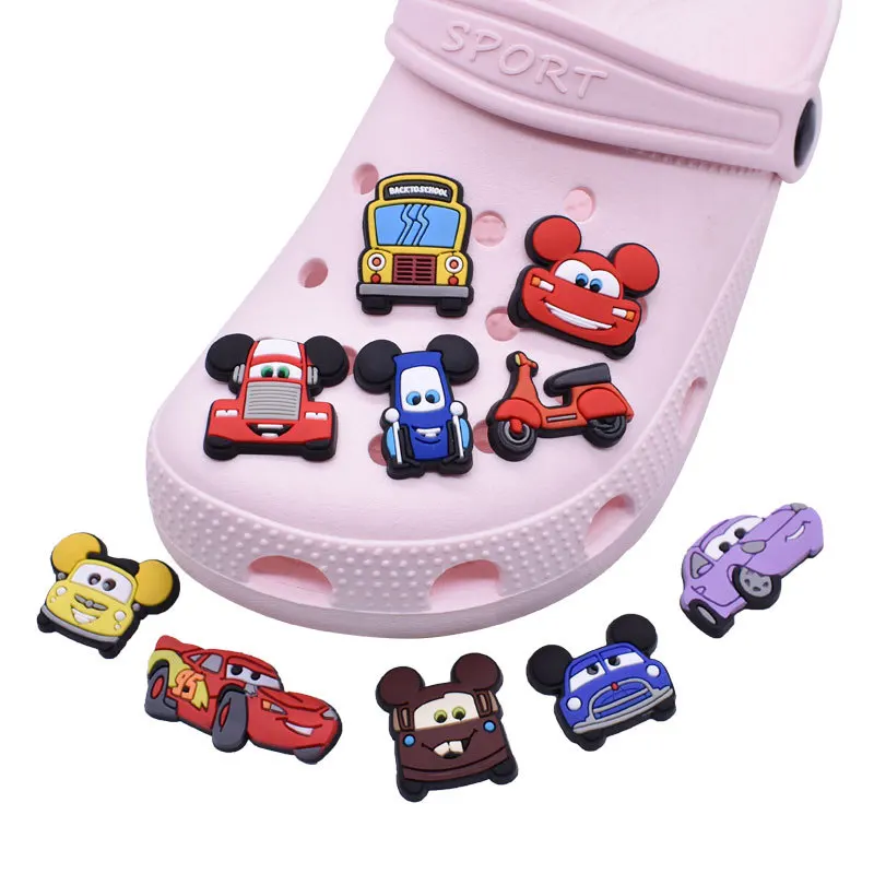 15 Pz Auto Lightning Mcqueen Ciondoli Per Scarpe Accessori Coccodrillo Disney Pvc Animali Fai Da Te Scarpe Decorazione Per Bambini Croc Kids Party Gif