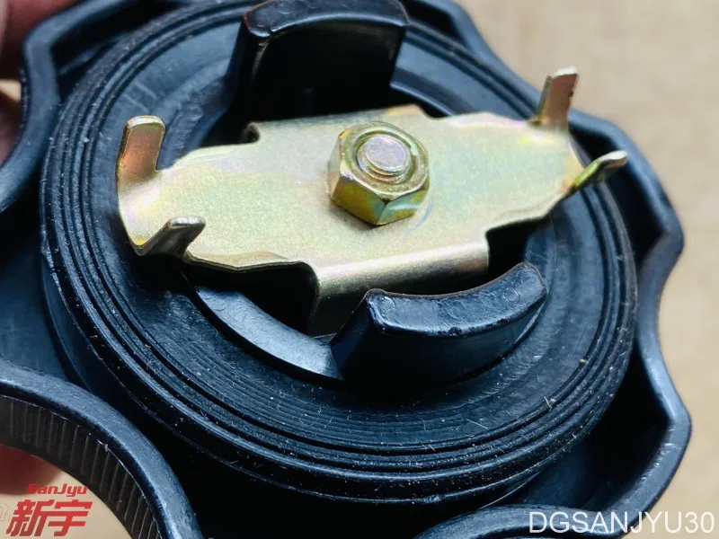 PAJERO DELICA OUTLANDER1 PAJERO SPORT ENG OIL FILLER CAP ASSY SMD132260