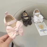 Spring And Autumn Suitable Soft Fabric Bottom Mary Jane Shoes for Baby Girls Aged 0-3 Months, Featuring a PU Material And Design