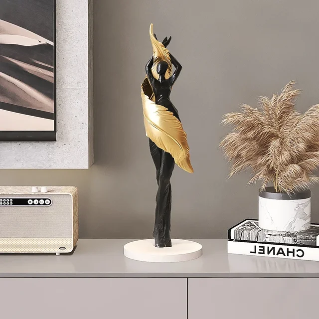 Sculpture créative de fille en plumes, ornement en résine, décoration lumineuse de bureau, Statue de personnage, décoration nordique moderne pour la maison 4