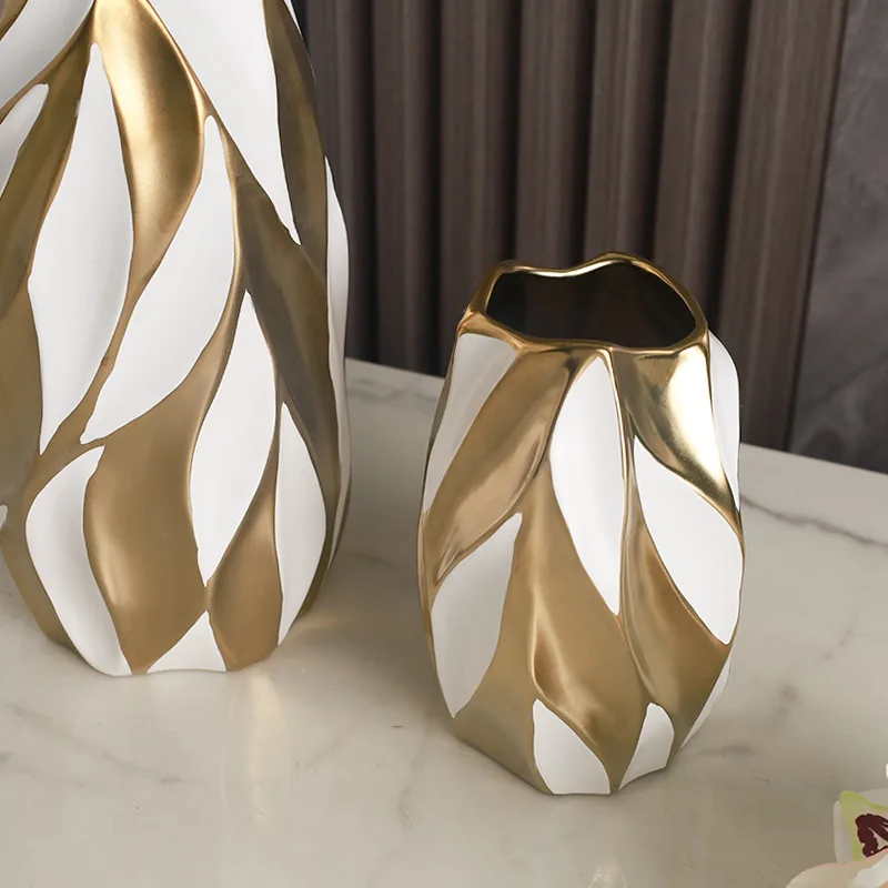 Light luxury gold painted ceramic vases, high-end creative living room, dining table decoration, home furnishings, hotel crafts, 4