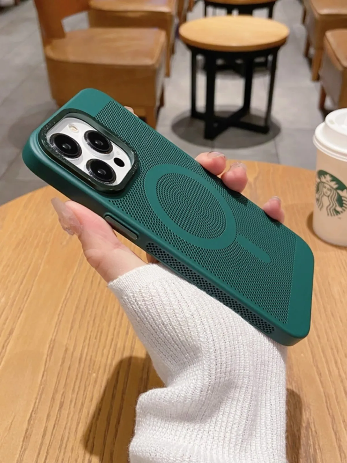 

New iPhone 13 Case 14promax Breathable Heat Dissipation iPhone 15pro Phone Case 12pro Magnetic Solid Color Simple