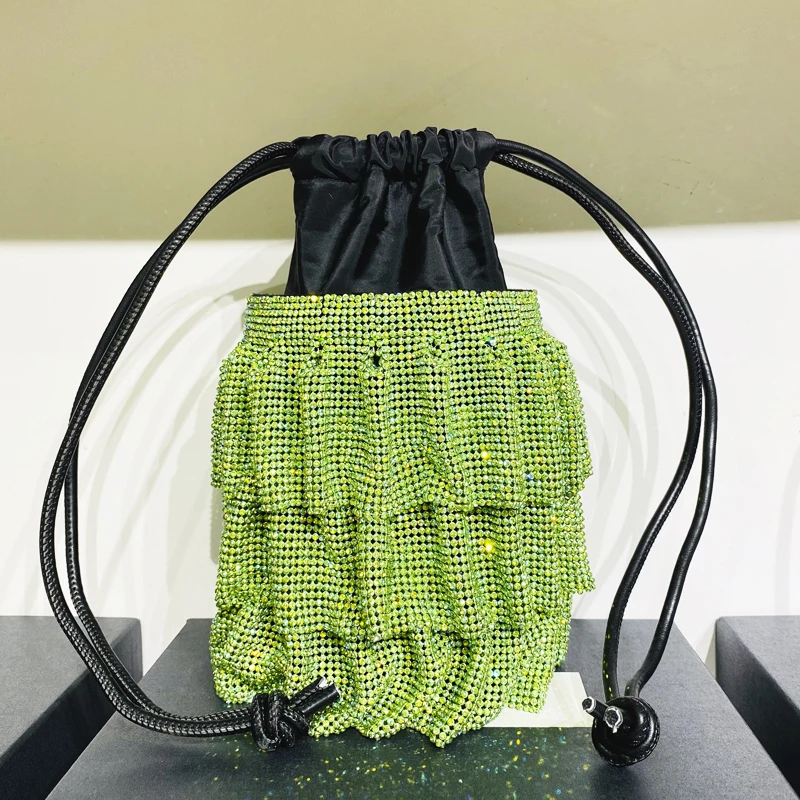 thumbnail image 1 of Bolso de noche para mujer, bolsos de diseñador de lujo, novedad de 2023, en PU, PVC, arrugado, brillante, imitación de diamantes, cadena, bolsos de hombro tipo cubo, 1 of 5