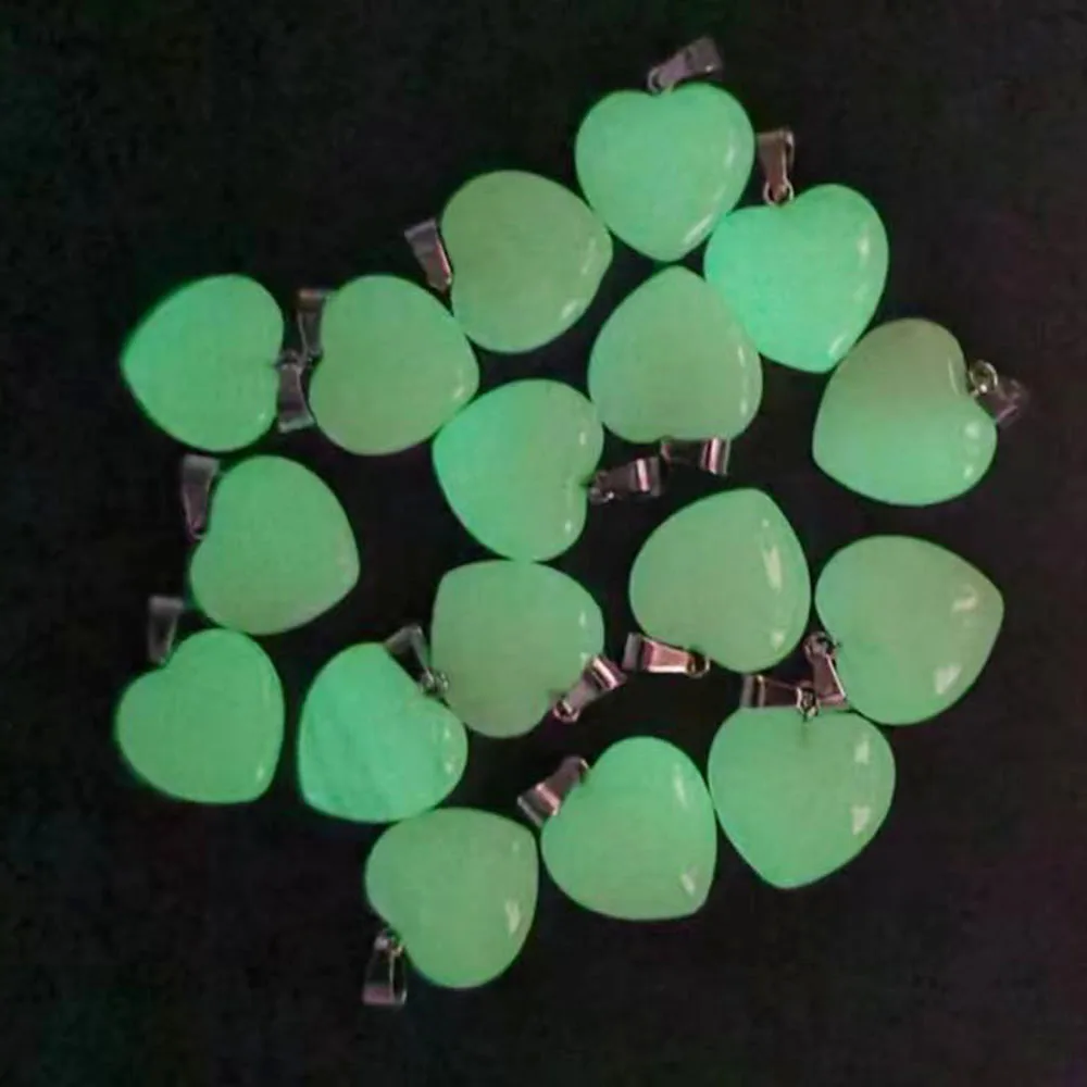 Free Shipping Natural Green Luminous Stone Love Necklace Heart Fluorescent Pearl Pendant Jewelry Accessories Wholesale 30Pcs/Lot