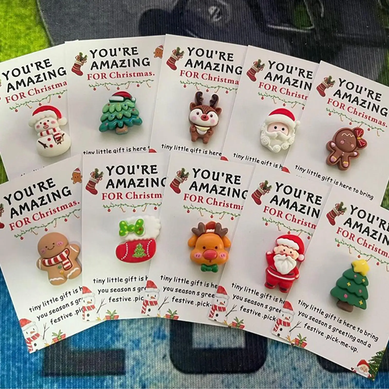 Christmas Mini Hug Cards with Resin Ornaments 10pcs Santa Claus, Socks, Gingerbread Snowman, Reindeer Patterns Christmas Gifts