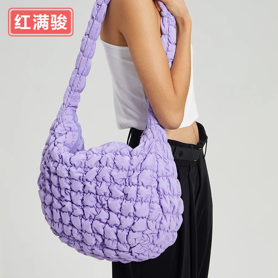 

Cloud pleated diagonal cross bag for women with large capacity and lightweight Lingge dumpling niche design quilted shoulder