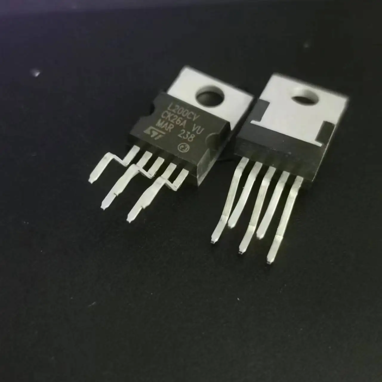 

10PCS Used original imported L200C L200CV voltage and current regulator with direct insertion TO220-5