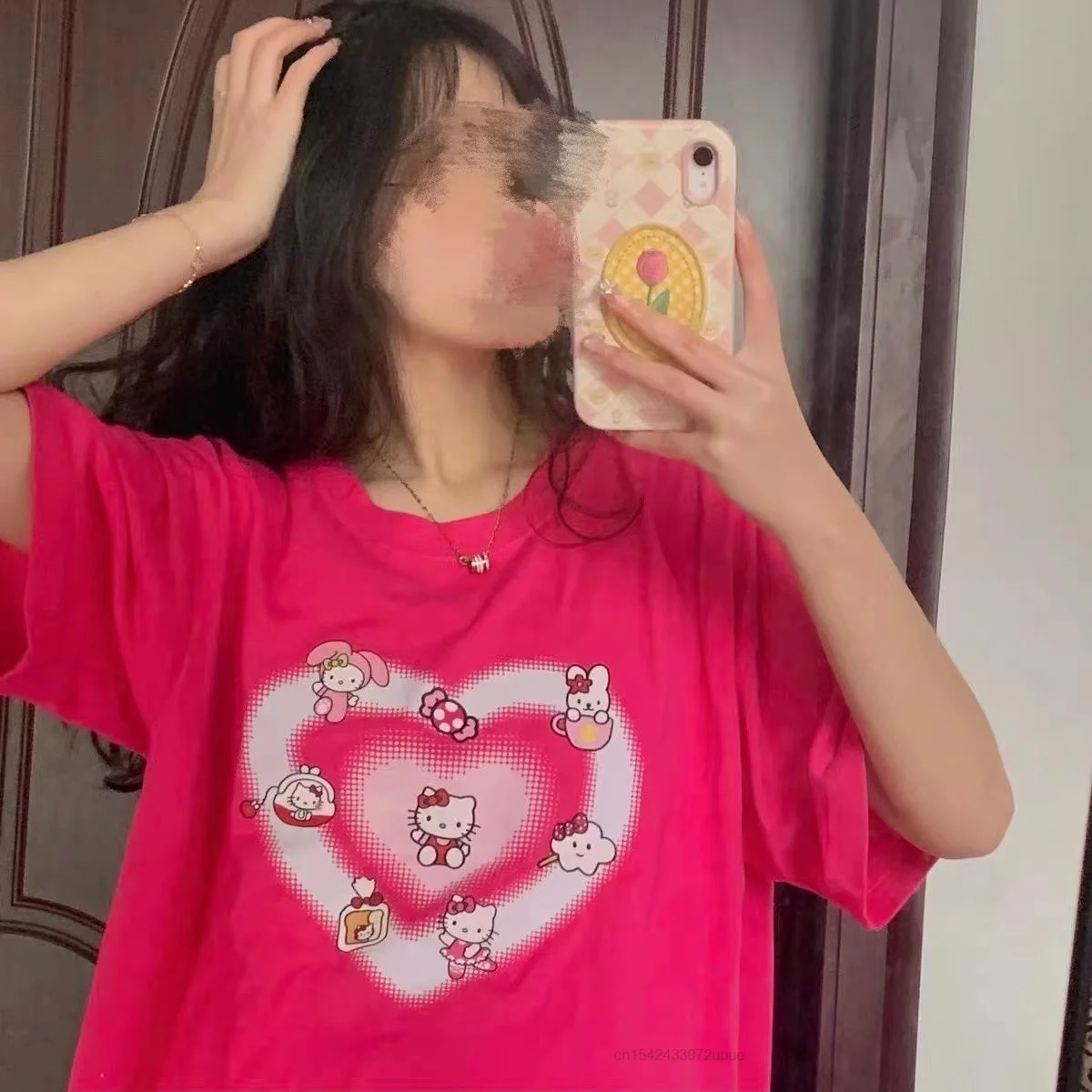 قميص هيلو كيتي  Roupas vermelhas e pretas, Roupa da hello kitty, Camisas  sensuais