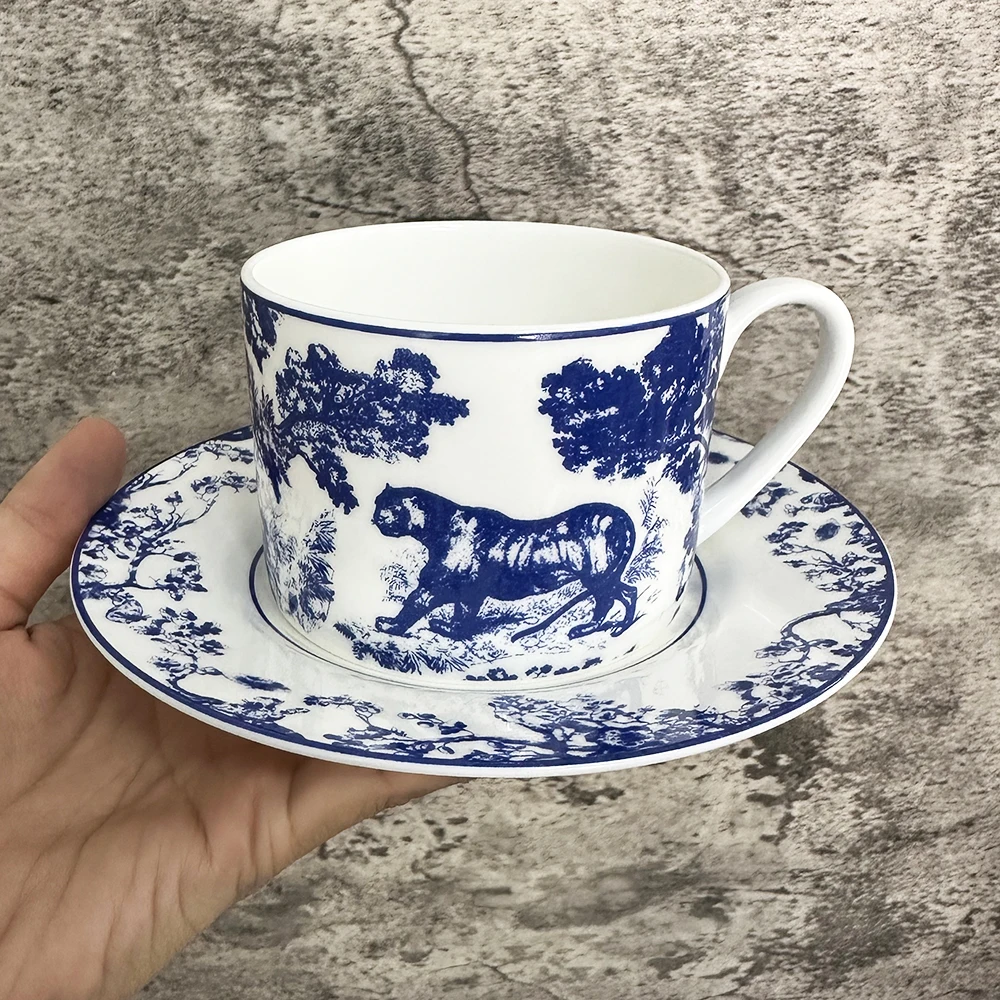 

Nordic Design Bone Porcelain Coffee Cups Vintage Ceramic Cups on-glazed Advanced Tea Cups and Saucers Sets Luxury Gifts