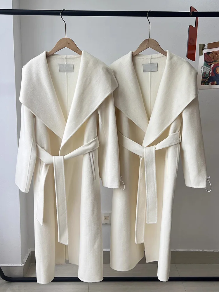 Cappotto bianco da donna in lana 100% con colletto rovesciato