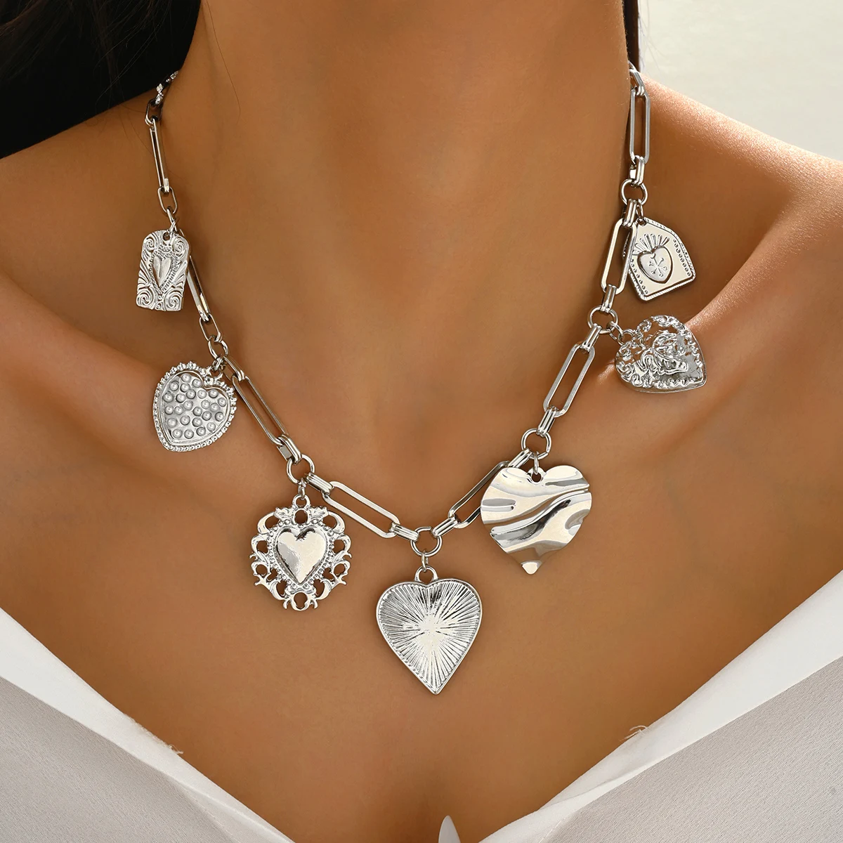 New Fashion Gold Color Plated Irregular Heart Pendant Neckalce for Women Vintage Geometric Metal Choker Chain Party Jewelry Gift