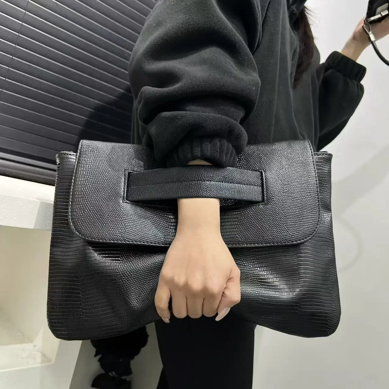 Modische Damenhandtasche im Retro-Stil mit Schlangenmuster, hoher Kapazität und abnehmbarem Schultergurt, einzelne Umhängetasche – Detail 13