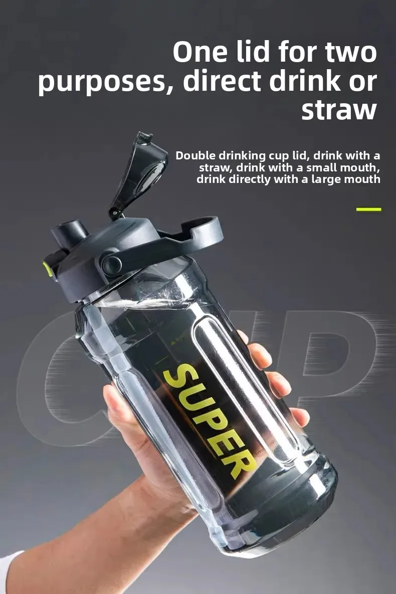 Bouteille d'eau de sport en plastique avec paille