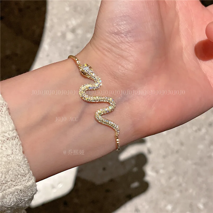 

Synthetic Moissanite diamond Temperament ladies micro-inlaid snake bracelet new Joker high sense bracelet