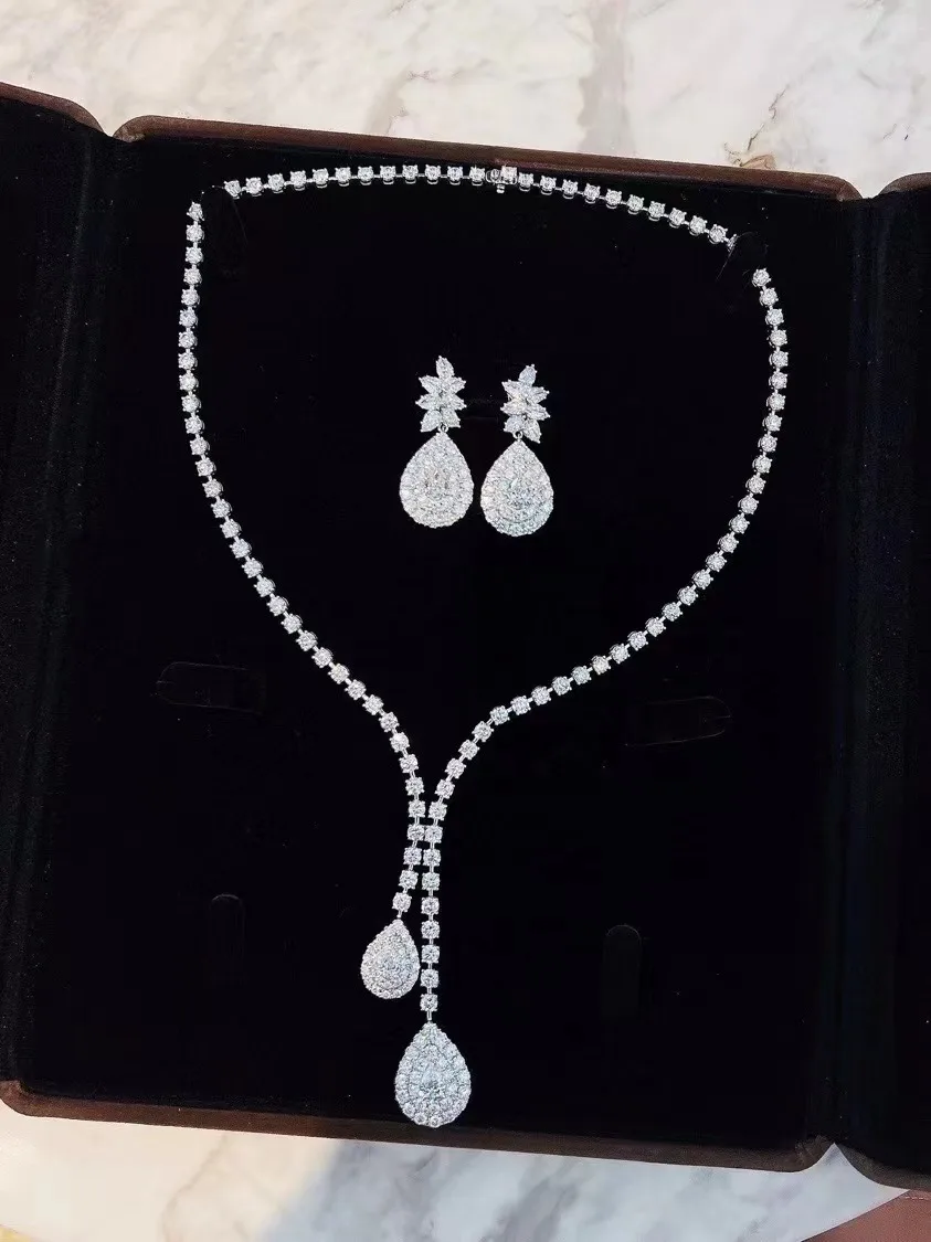 Рисунок 4 - Ожерелье и серьги AEAW