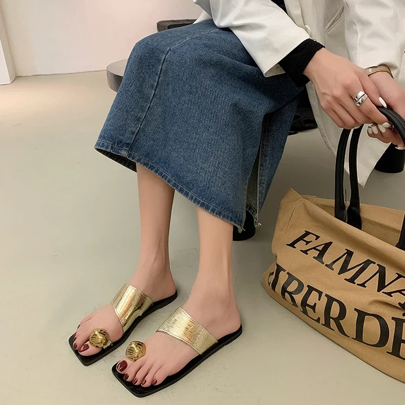 European and American flat bottom slippers for women's summer outing slippers new retro metal buckle niche holiday toe sandals