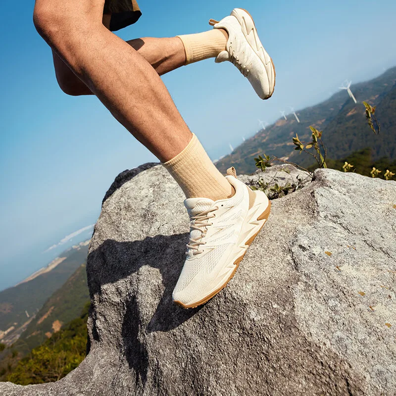 361 Degrees Yushan 2.0 Men Running Shoes Leather Hiking Cushioning