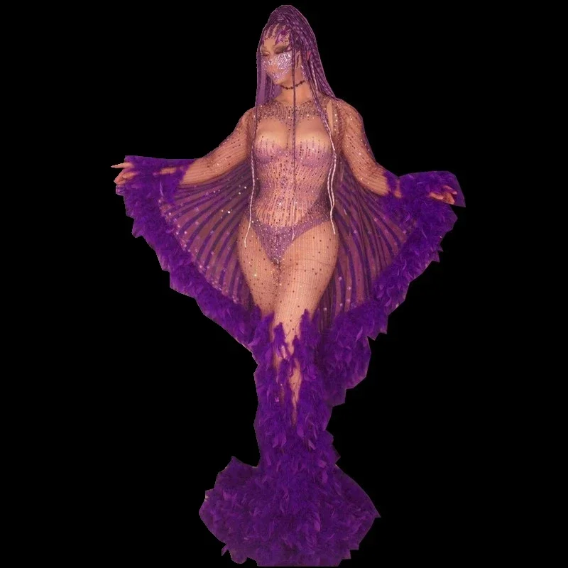 

Женское длинное прозрачное платье с перьями