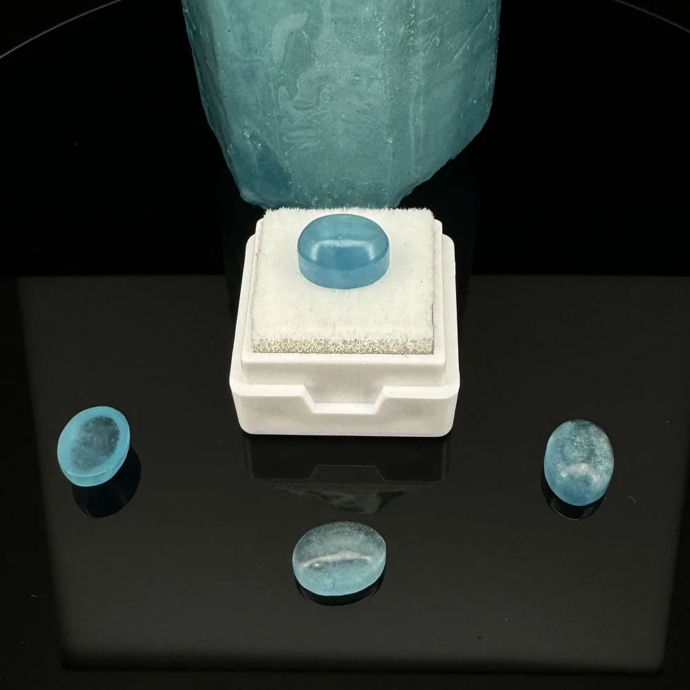 Natural mineral aquamarine luxury 2-carat boutique gemstone jewelry with dimensions of 8mm * 6mm oval cut